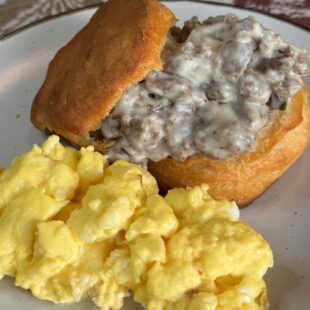 Easy Sausage Gravy and Biscuits