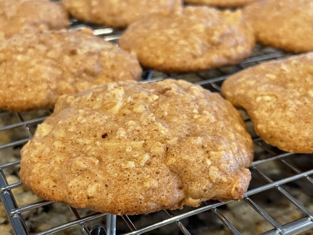 Easy Apple Oatmeal Cookies