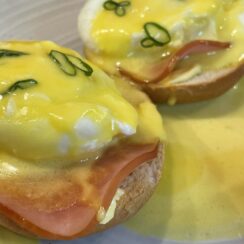 Mini Bagel Eggs Benedict